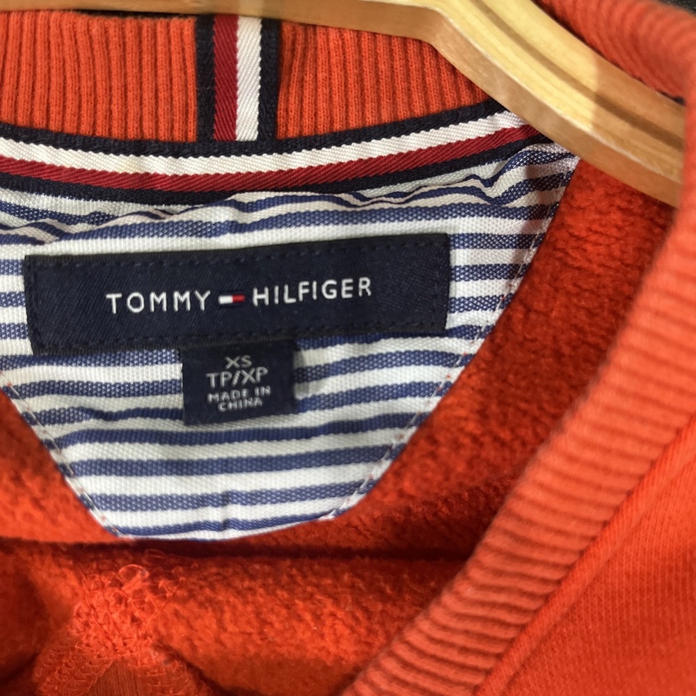Tommy Hilfiger Sweatshirt Womens XS Red Graphic Logo Crew Fleece Y2K Americana - Picture 3 of 7